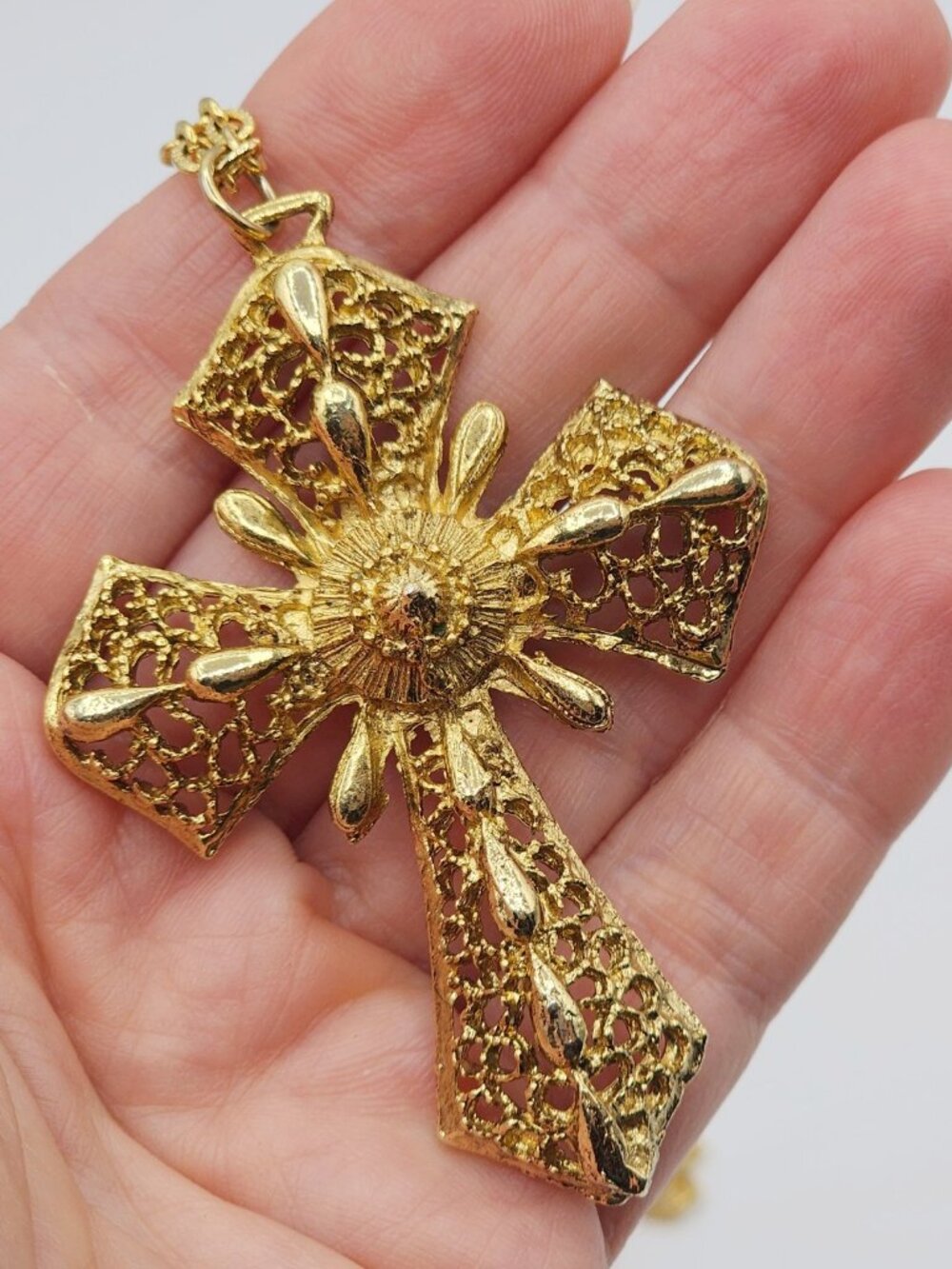 Vintage Filigree Ornate Openwork Design Cross Pendant Necklace Gold Tone Chain